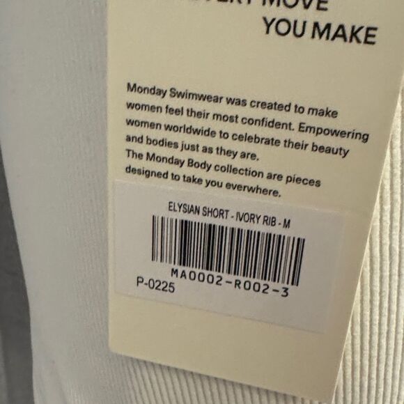 Monday White Sleeveless Crop Top and Shorts Set - Picture 5 of 14